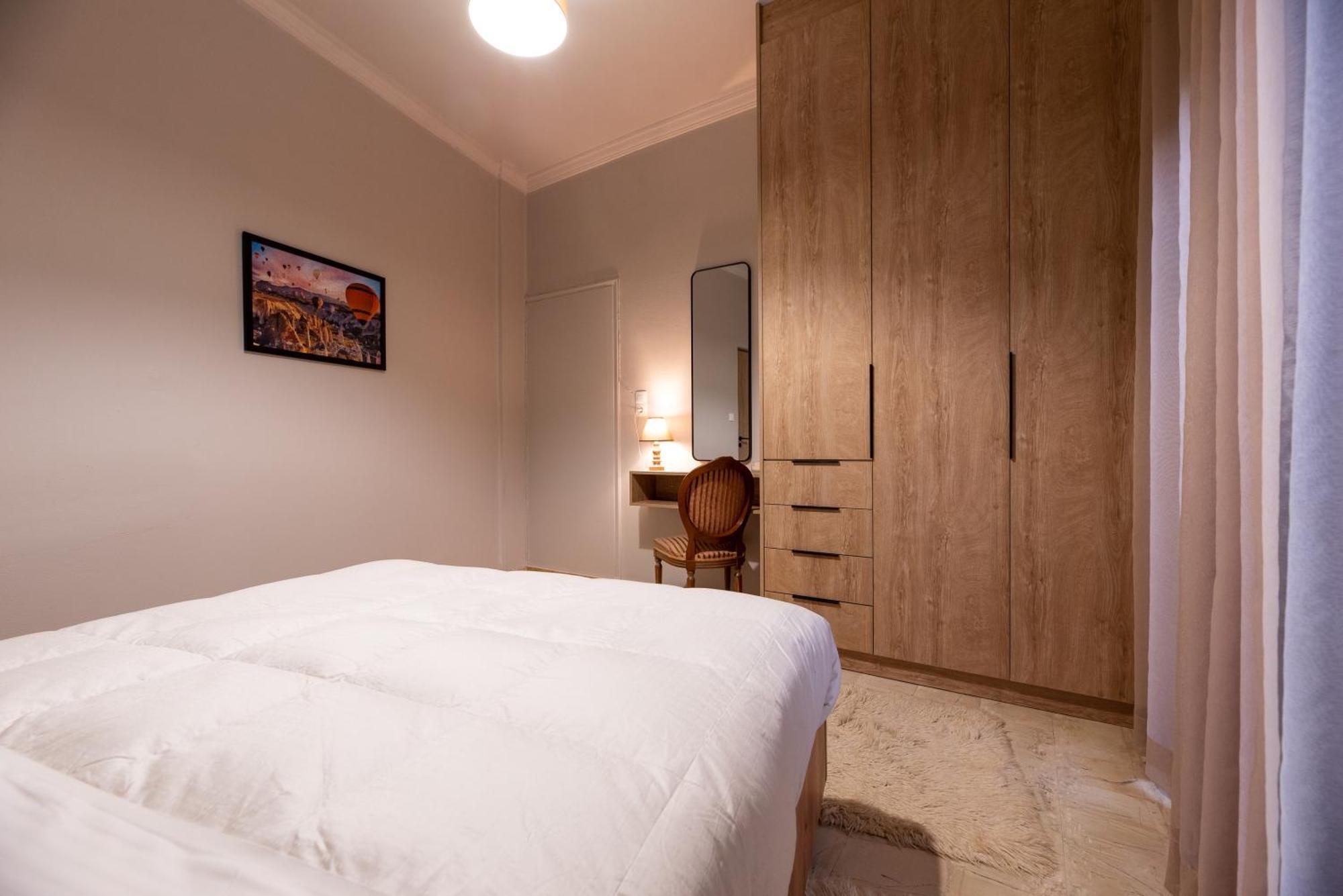 Stamos Airport Apartment