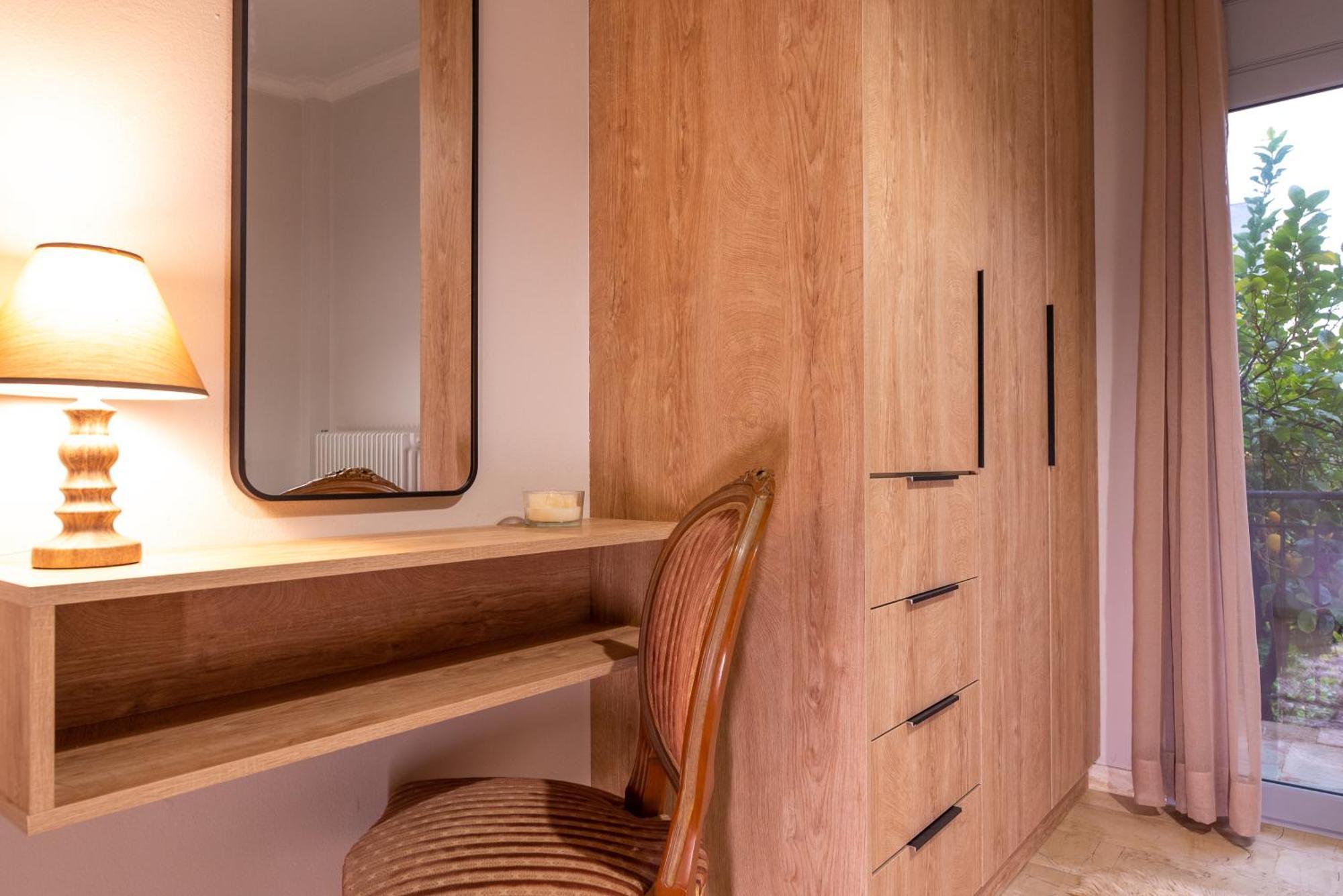 Apartment Stamos Airport